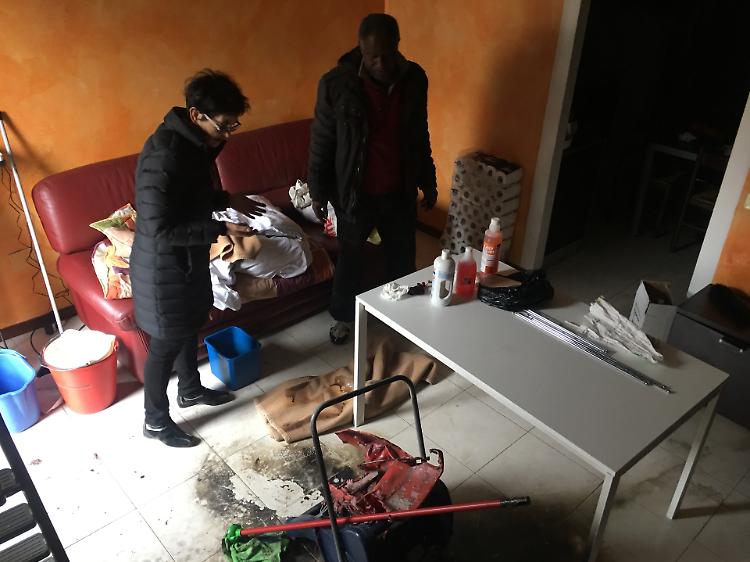 Molotov nell'abitazione dei profughi
