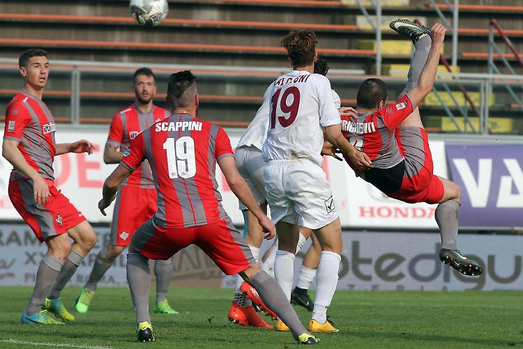 Cremonese 1 Pontedera  1: i grigiorossi  scivolano a meno 6 dall'Alessandria