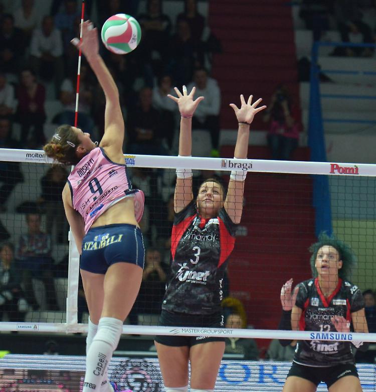 Pomi'-Busto: ore 20,30 al PalaRadi