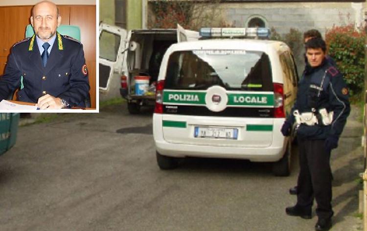 Investe il capo dei vigili che vuole dargli una multa