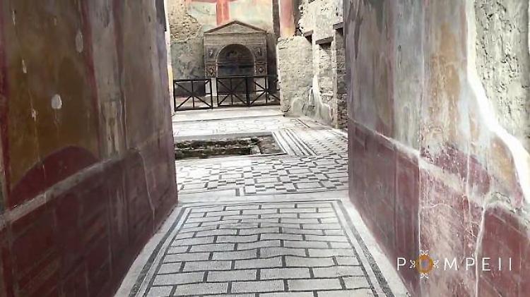 Pompei, il lusso della casa dell'Orso ferito