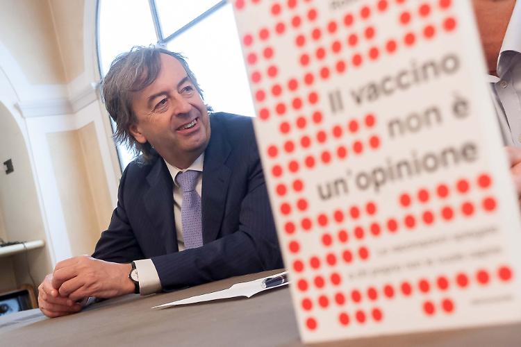 Coronavirus: Burioni, irrealistica riapertura a breve