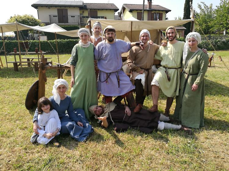 Tuffo nel medioevo tra costumi, balestre e duelli