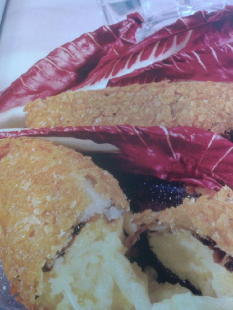 Radicchio fritto, ripieno di polenta e Bitto