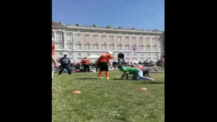 Allenamenti di football americano sul prato della Reggia di Caserta