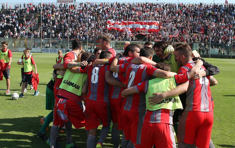 "Forza grigiorossi", in città un coro solo