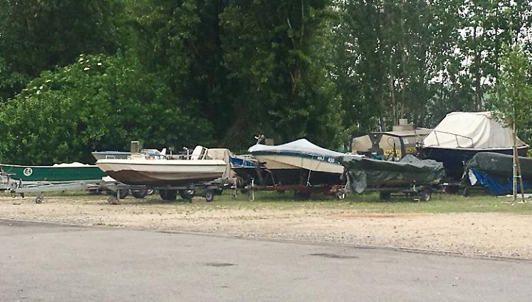 Ladri di motori. Razzia alla 'Tarozzi Boats'