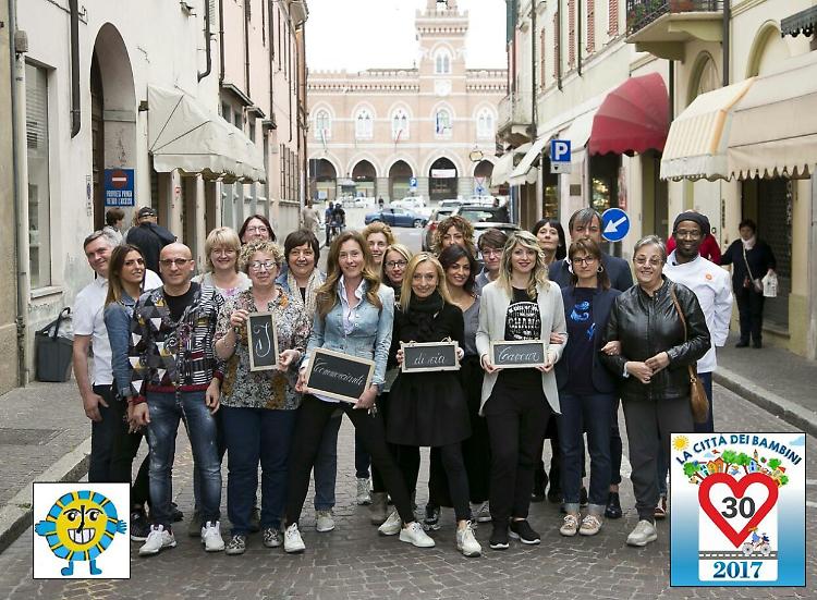 Casalmaggiore città dei Bambini, via Cavour diventa social