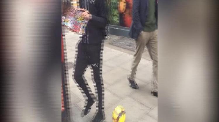 Londra, tunnel in scioltezza ai passanti: il freestyler li beffa senza guardare