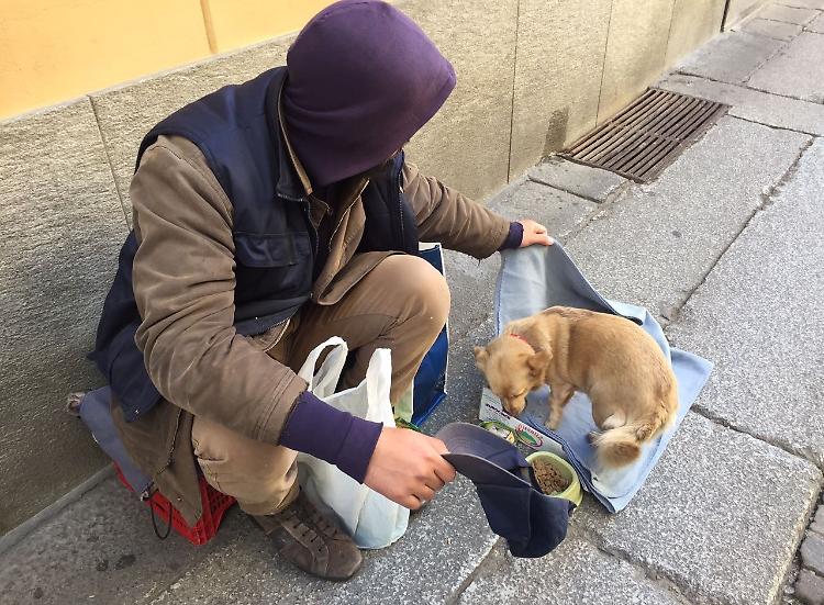 Senzatetto che sogna la felicità, Julian: 'Gettato in strada dalla vita'