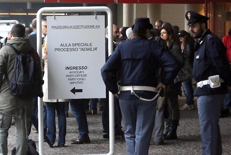 Fatturazioni false ed estorsione: chiesti sei anni