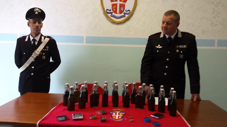 Liquore alla marijuana, preso: 20 bottiglie sequestrate