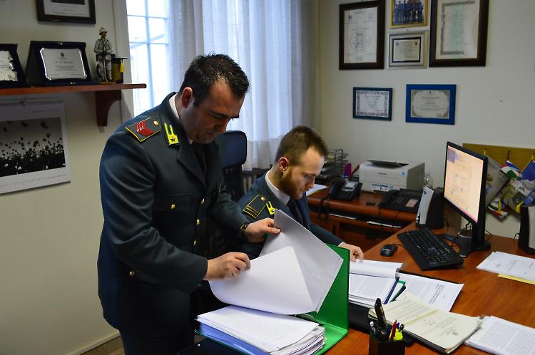 Gdf, sequestro di beni per 350 mila euro nei confronti di 4 cittadini cinesi