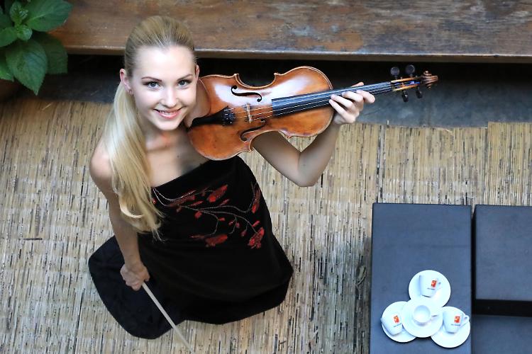 Note e affari, Anastasiya diventa brand