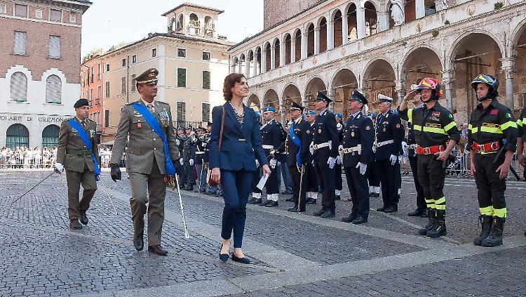 Festa del 2 giugno, sfilata e consegna della costituzione