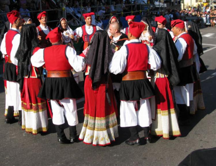 Festa popolare: danze e specialità tipiche sarde