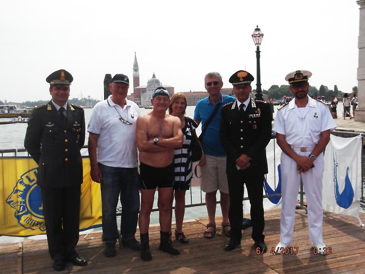 Nuotata nel Canal Grande per il Caimano 