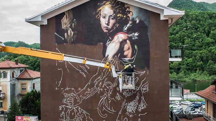 Un capolavoro in due minuti: il timelapse dello street artist innamorato dei classici