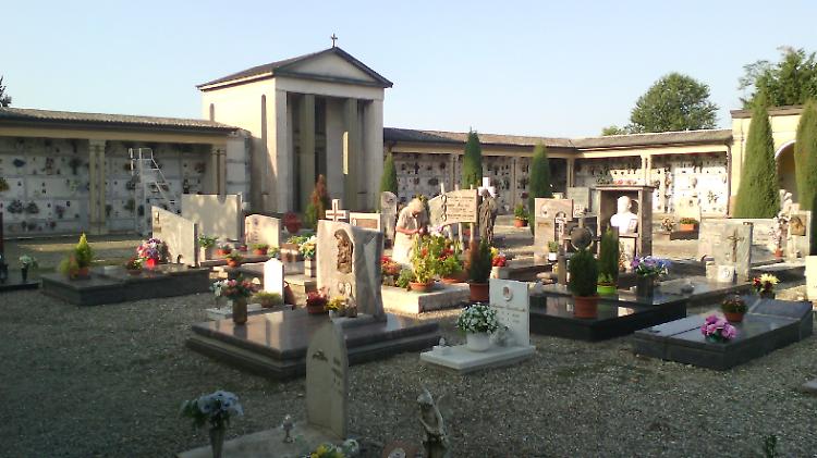 Anziano solo e indigente. Il Comune paga la sepoltura