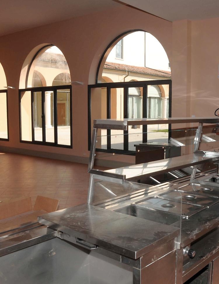 Santa Chiara, mensa verso la chiusura