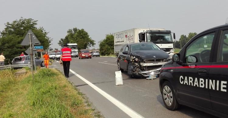 Scontro violento, una persona in ospedale