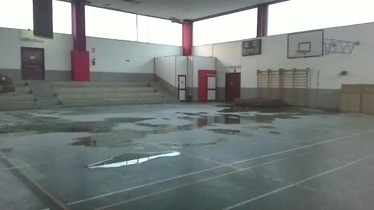 Palestra, crollati alcuni pannelli del controsoffitto