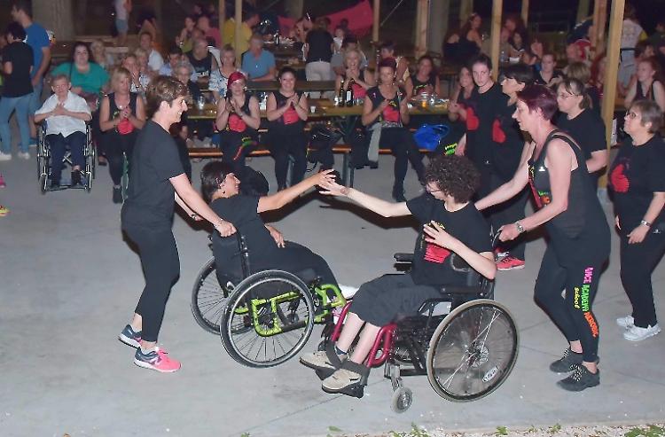 Uguali e diversi, tutti scatenati in pista