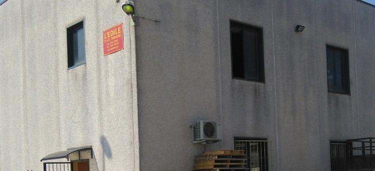 Maxi razzia L'Edile, via attrezzi e un camion