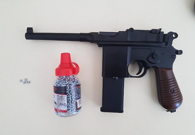 Piazza Roma, spara ai piccioni: 70enne denunciato