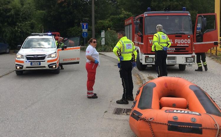 Si toglie la vita gettandosi nel Po