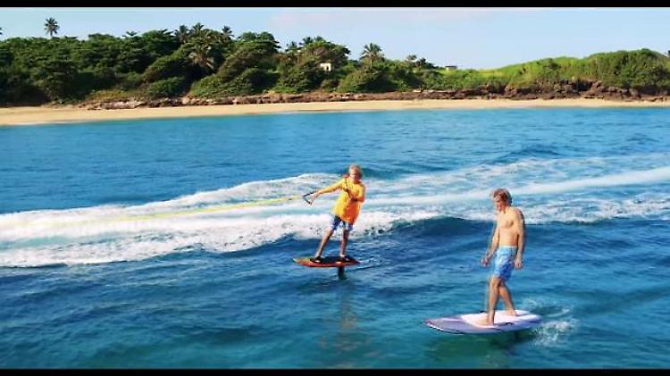 Volare sull'acqua si può, ecco la tavola da surf rivoluzionaria