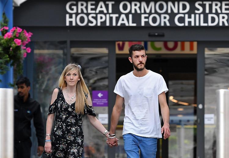 I genitori di Charlie rinunciano alle cure