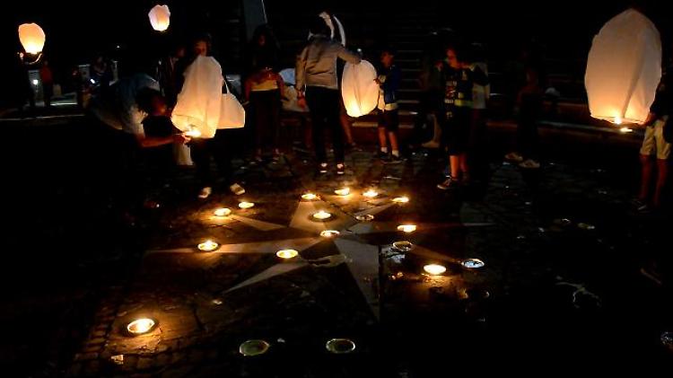 Aliano, notte magica tra 120 lanterne