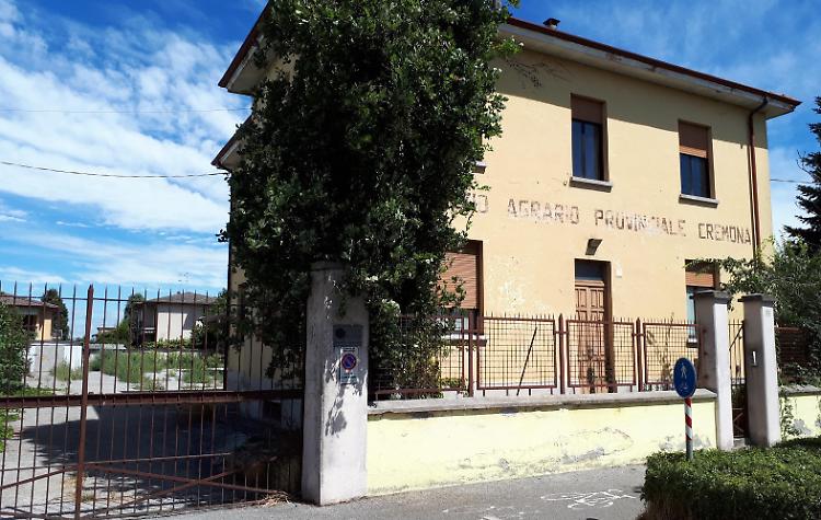 Casa dei profughi, resteranno solo per due mesi