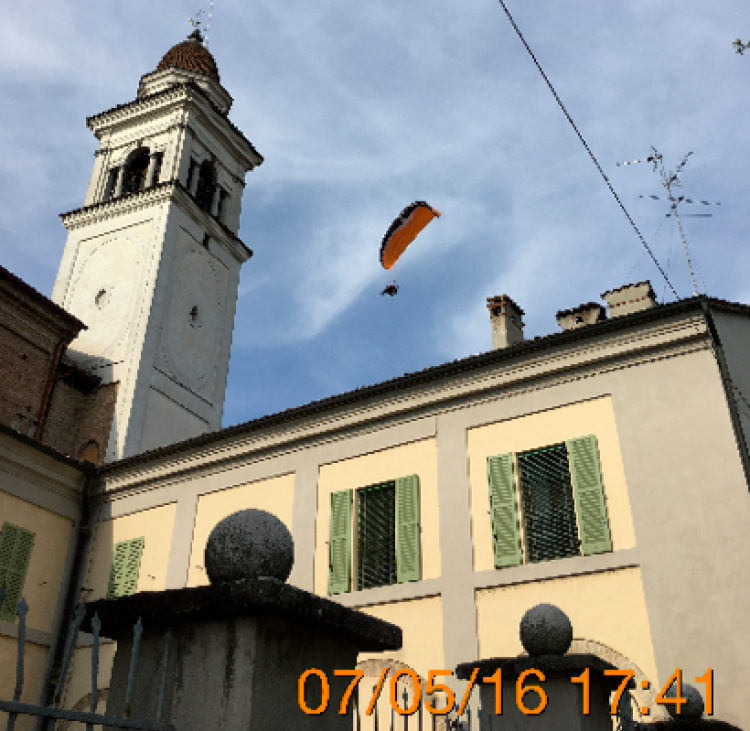Volo vietato col parapendio, denunciato 48enne