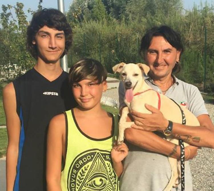 Salvata con un intervento al cuore, la cagnolina Jenny trova casa