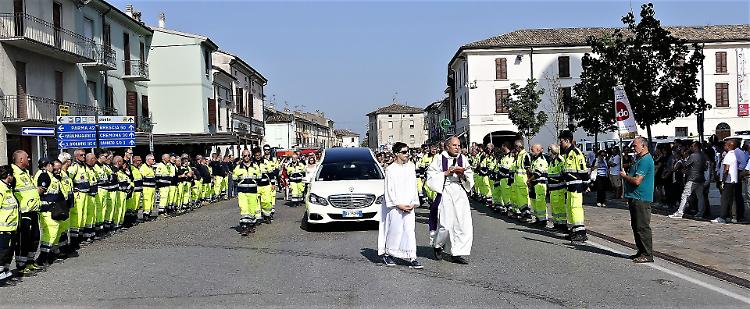Decine di volontari per salutare Fabrizio Pozzi