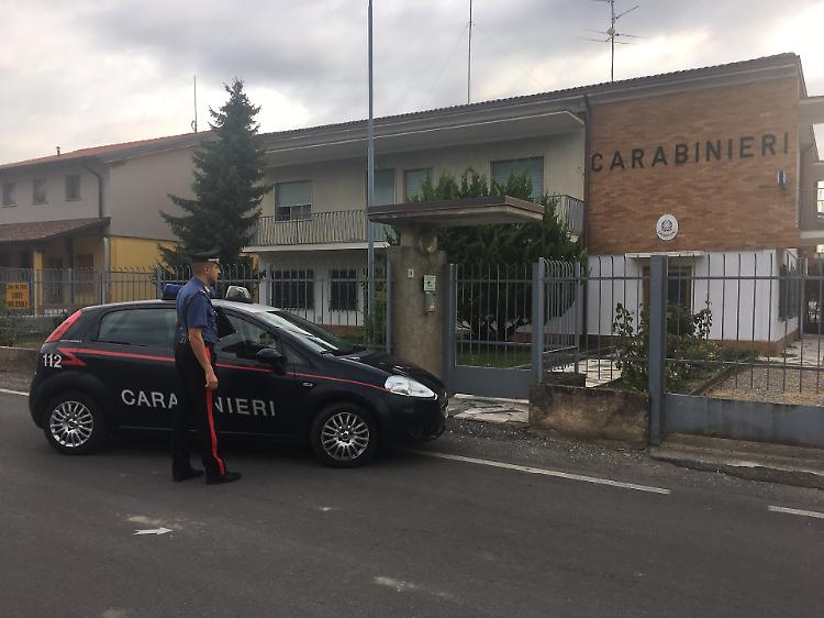Picchiata brutalmente dal marito, 45enne finisce in manette