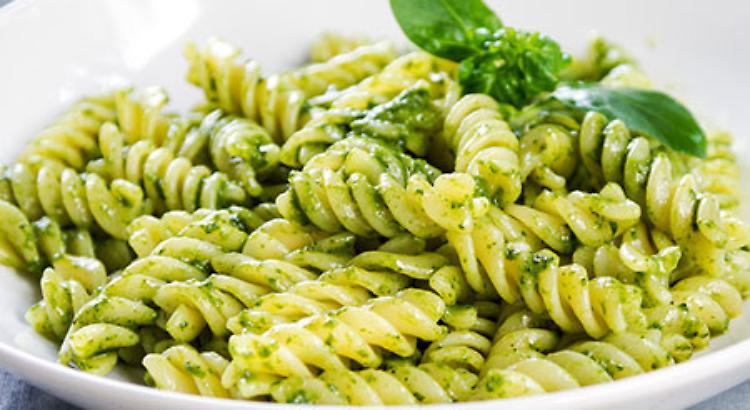 LA RICETTAPasta con pesto di zucchine