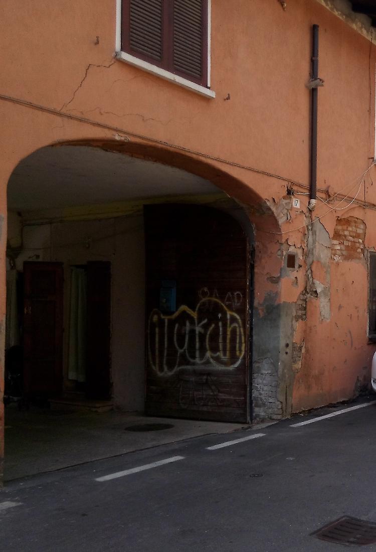 Incendio in un alloggio, ora inagibile: in 7 senza un tetto