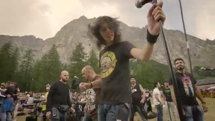 Rockin'1000: la mega band di mille musicisti in concerto sul Monte Bianco
