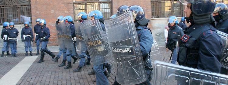 Corteo antifascista, sabato pomeriggio città blindata