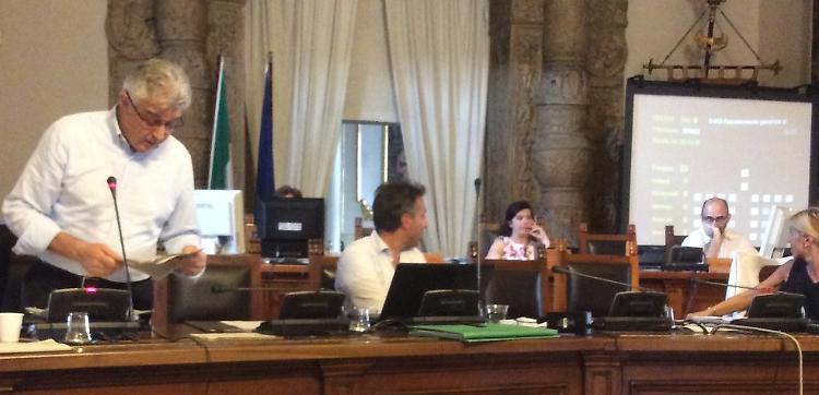 Consiglio comunale, niente foto in aula con l'iPad