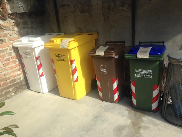 raccolta rifiuti differenziata porta a  porta