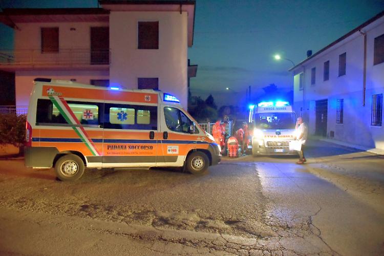 Scontro moto-scooter, due feriti all'ospedale