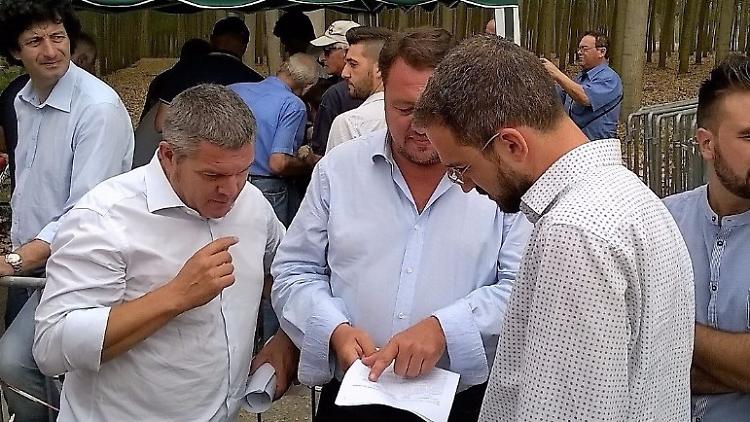 Ponte, sit-in sulle chiatte. "Ci vuole la diga"