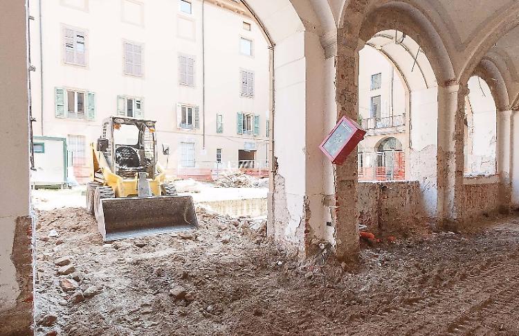 Ruspe tra le macerie. Rinasce palazzo Affaitati