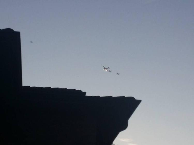 Aereo d'epoca sorvola i cieli del paese