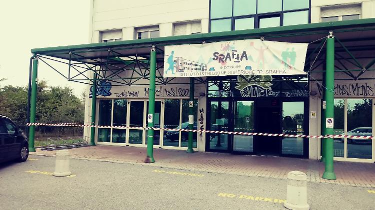Maxi perdita da un tubo, Sraffa allagato: 1000 studenti a casa