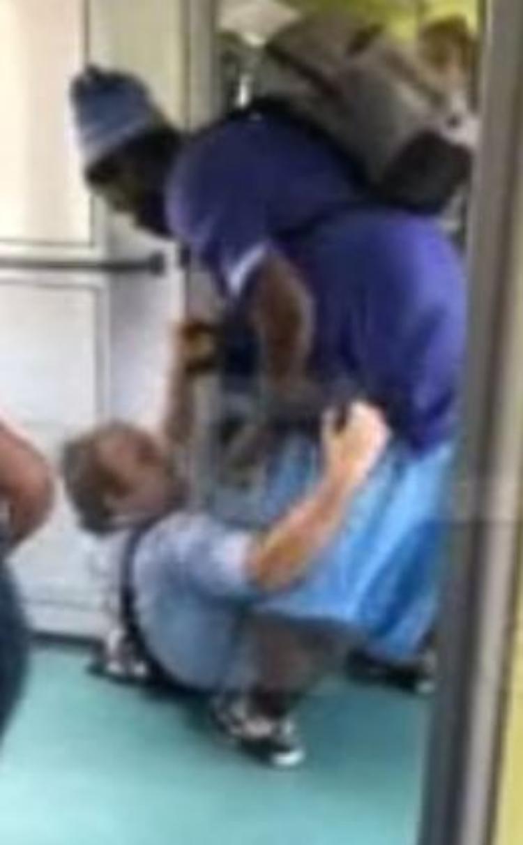 Aggressione al capotreno, arrestato 23enne senegalese